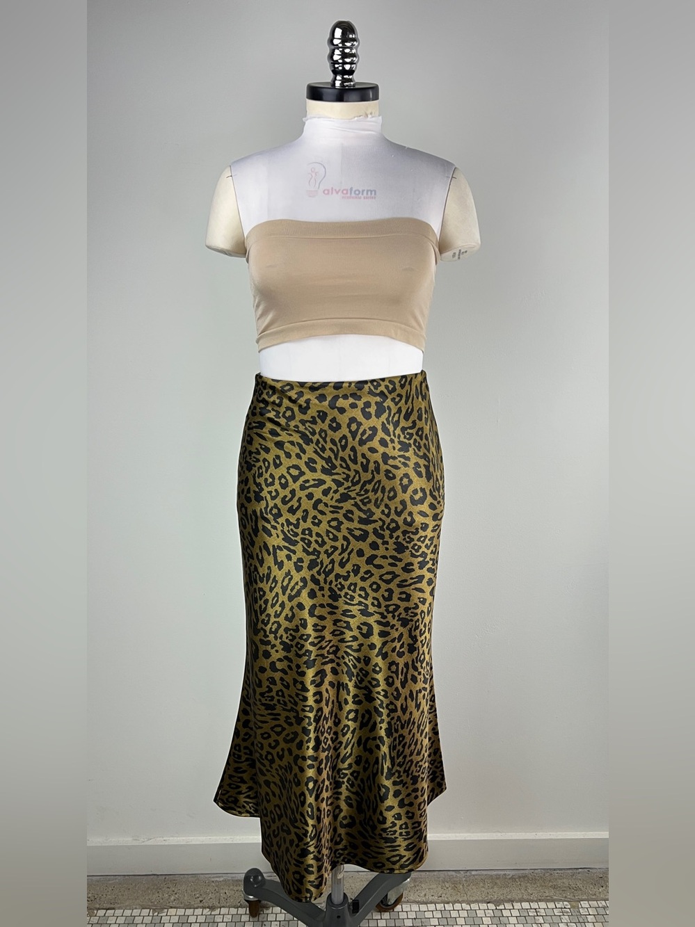 💚 3863. Leopard Print Satin Bias Midi Skirt